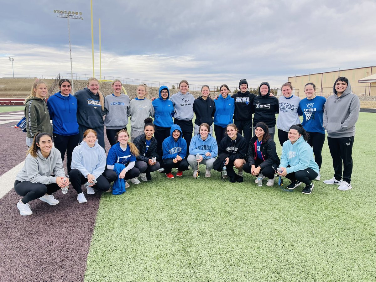 vernoncollegesb's tweet photo. Day 1 back as a family and it felt so good!! Started the day off with some conditioning, team lunch and practice then a team meeting. Ready for day 2! #VCSoftball #Chaps ๐ https://t.co/uIryi1TITd