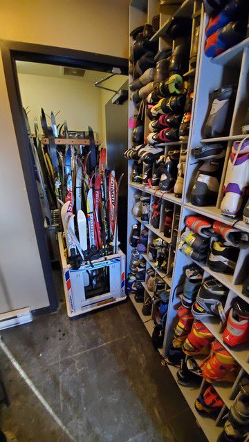 Seems lots of ❄️ is coming. Need to borrow xcountry skis or snowshoes? Less than 1000 m from our trail you will find a pop up of the @OttawaOGL at the Overbrook Community Centre. A lending library for equipment. Open  Sat from noon till 4 pm. Get your gear so you’re ready for ❄️!