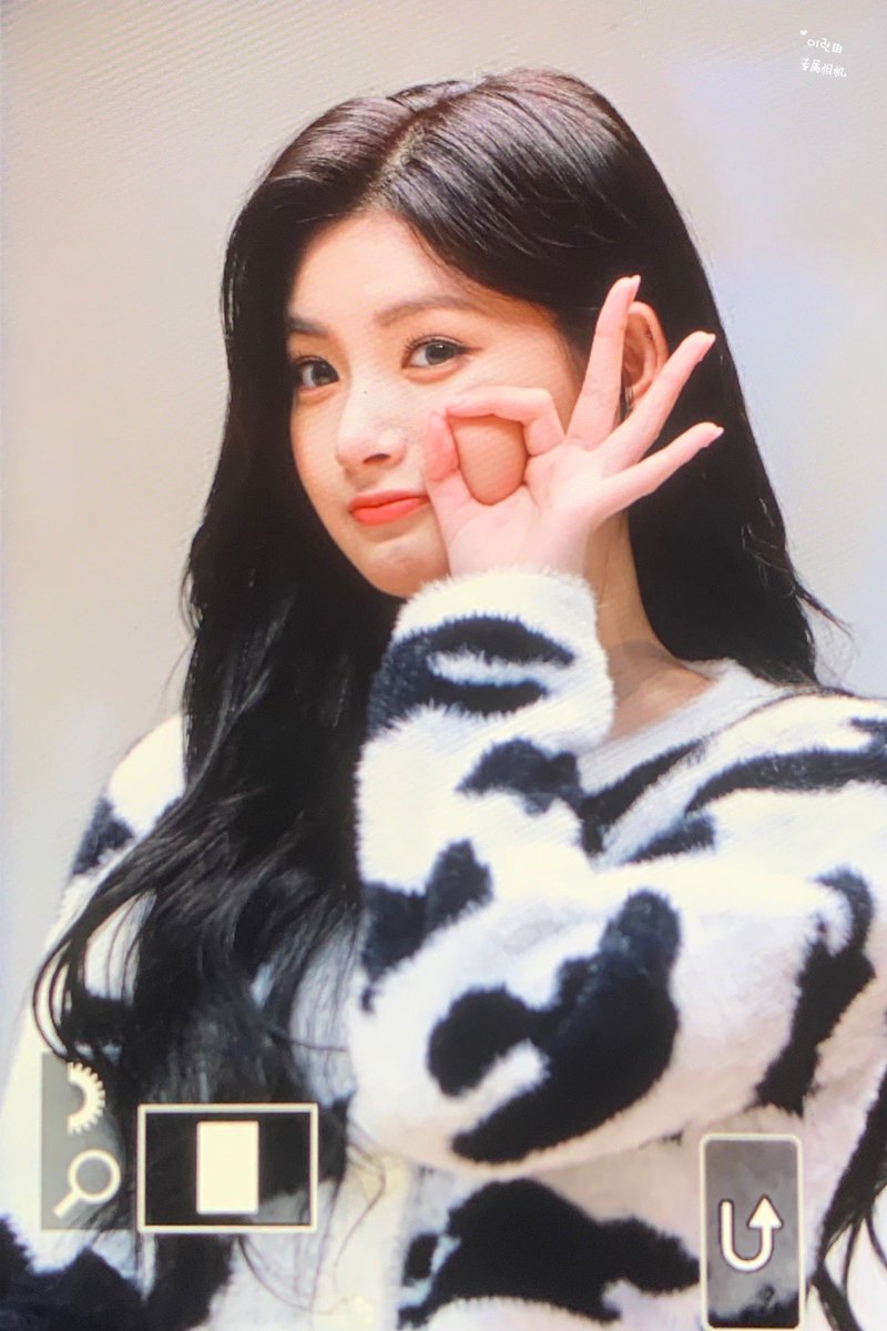 Altair1229's tweet image. 220115 팬싸 프리뷰 

#이런 #왕이런 #王怡人 #YIREN
#EVERGLOW #에버글로우