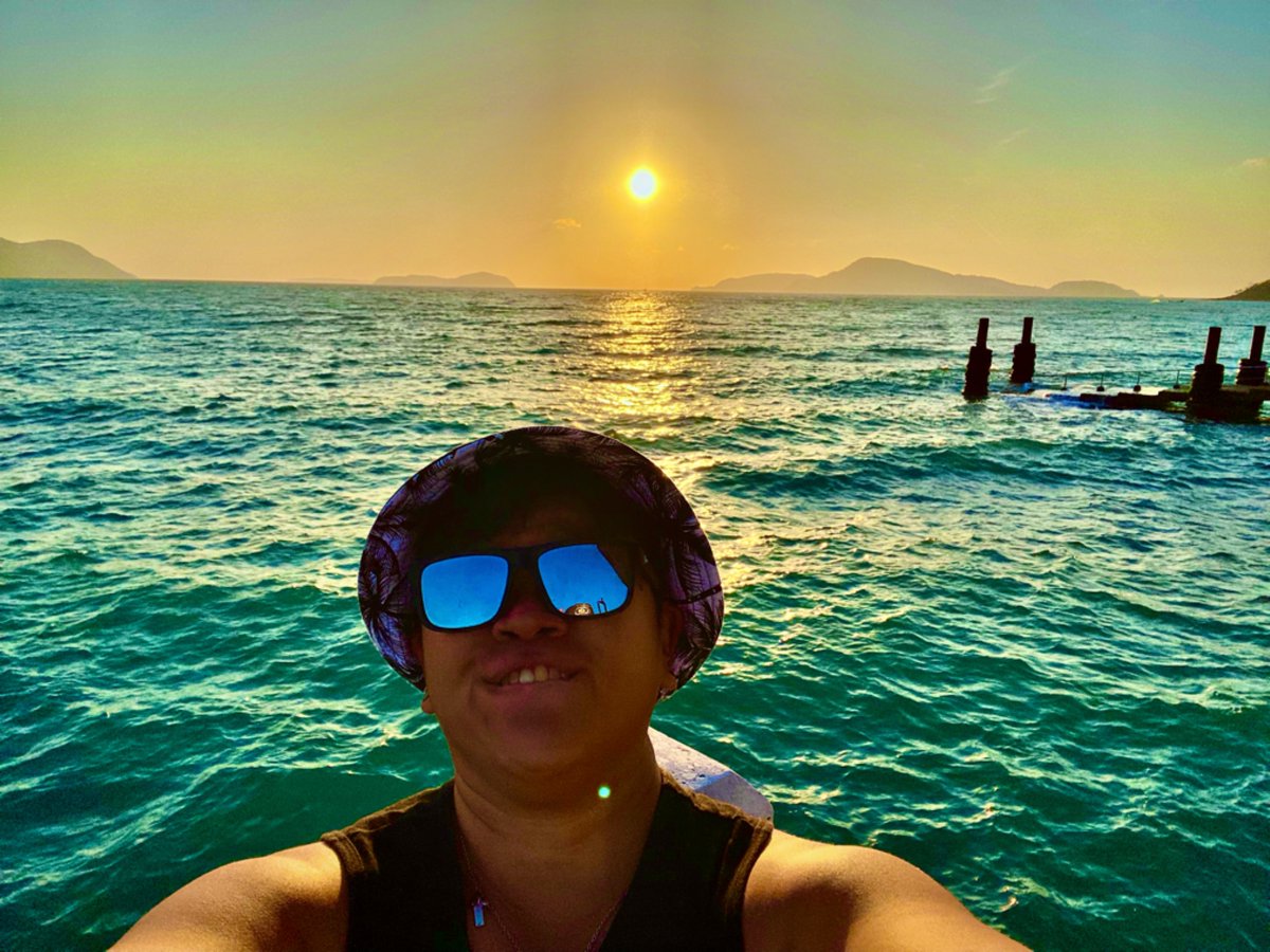 i hope you saw the 4 beer bottles like i did while watching the sun rise 😂😂😂 #notTheBestAngleOfMyFaceButWhatever