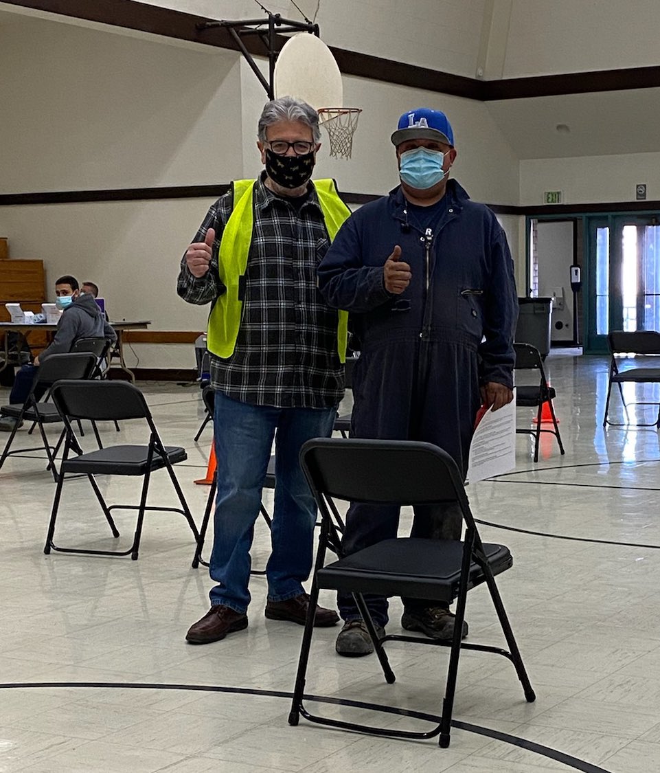 LCampesinas's tweet photo. Here we are! Lideres Campesinas team helping in Walnut Grove with vaccines and boosters in collaboration with @SacLFCC and @UCDavisHealth #YoMeVacune #TogetherTowardHealth https://t.co/yMdB0dtXkD
