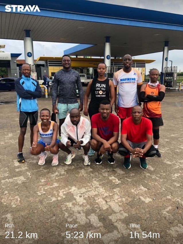 djessence_k's tweet photo. Weekend are for long runs🌹🌹

#RunnerGuy #RunningWithTumiSole 
#runners #runnerslife  #runnerscommunity  #runningismytherapy #runningday #runningforlife #runninglifestyle #runningculture #runningisfun @Ole_Tee @modisa__m https://t.co/hsxYAmZ9Rl