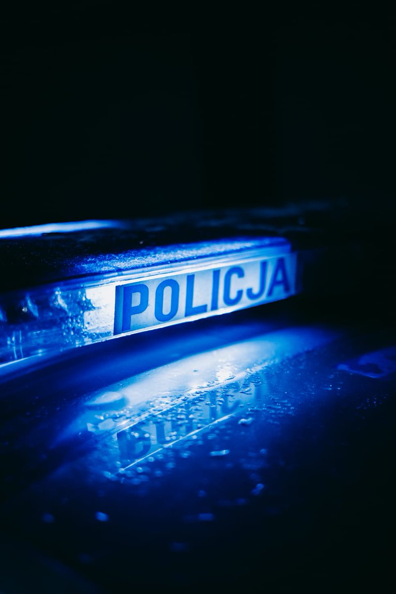 PolskaPolicja's tweet photo. Minionej doby 👮♂️👮♀️ @PolskaPolicja interweniowali 20885 razy. Zatrzymaliśmy 529 sprawców przestępstw, w tym 151 kierowców po alkoholu. W ręce mundurowych wpadło 350 poszukiwanych. Na drogach doszło do 64 wypadków, w których zginęły 3 osoby, a 67 zostało rannych. #PomagamyiChronimy https://t.co/Gmot1jTlhu
