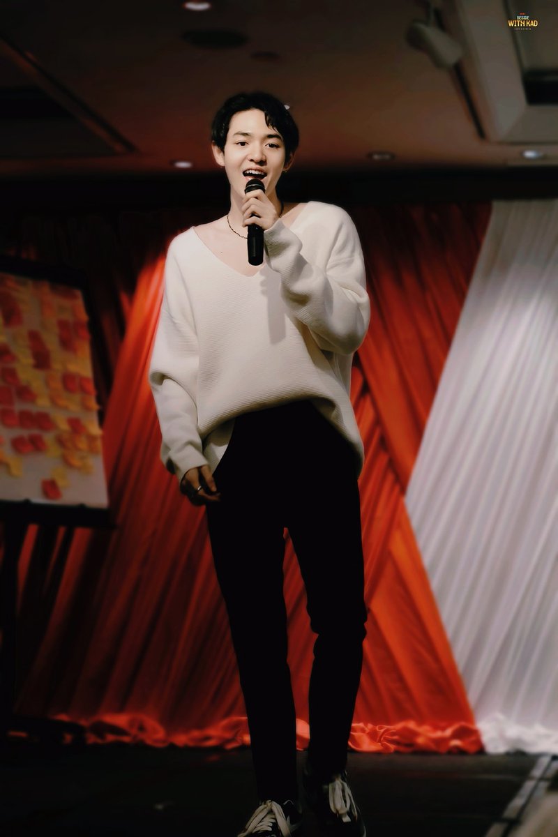 BesidewithKad's tweet photo. 20210403 | @kadploysupa | BeMyBonus 2rd Birthday Fanmeeting 📸
: ถ้าข้างกายเธอมันเหงา
มาอยู่ข้างเราดีกว่ามั้ย
#BeMyBonus
#กาดไม่ใช่การ์ด
#BesidewithKad https://t.co/MgoZosF7SI