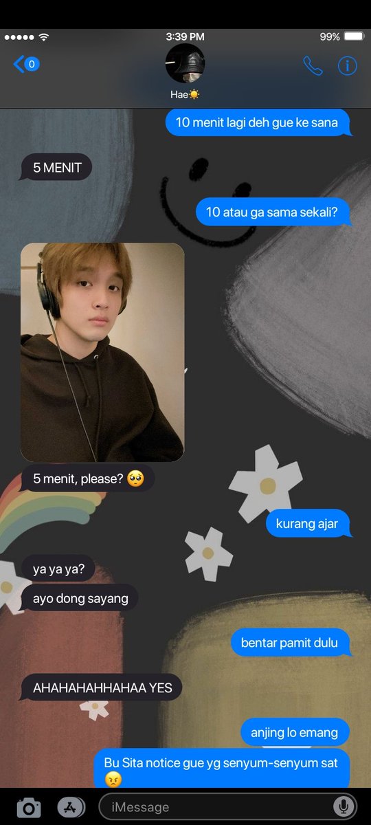perfecltyfine's tweet photo. — gak kuat

GUE YG GILA GUYS HUHU.
cw // harsh words.
lee haechan one tweet lokal au. https://t.co/TUbvfditLO