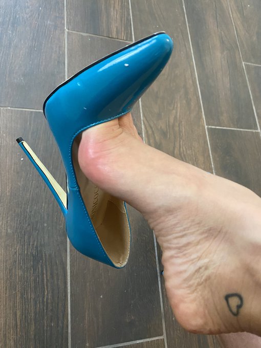 Mmmm! That&rsquo;s it&hellip; right there&hellip;Right in there&hellip; That&rsquo;s the spot!  Hahaha LOSER! Men jerk to pussy and YOU<a href="/tag/femdom"class="tags"><span>#femdom</span></a><a href="/tag/footworship"class="tags"><span>#footworship</span></a><a href="/tag/shoefreak"class="tags"><span>#shoefreak</span></a><a href="/tag/footfet%C4%B1sh"class="tags"><span>#footfetısh</span></a><a href="/tag/loserporn"class="tags"><span>#loserporn</span></a>