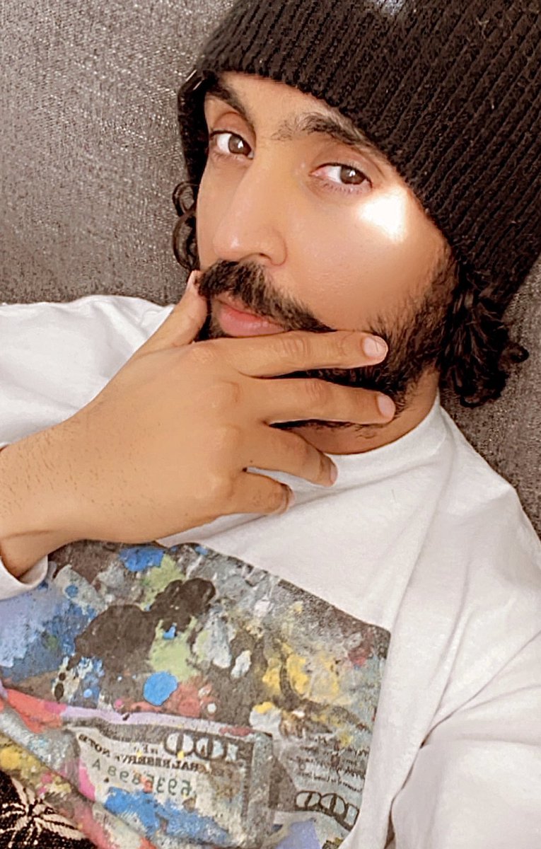 diljitdosanjh's tweet photo. Tan man Meraa Purze purze
 Jion Darzee deaan leraan hoo

Leraan dee gal kafanee paa ke
 Ralsan Sang Faqeeraan Hoo https://t.co/8GVJG91aRp