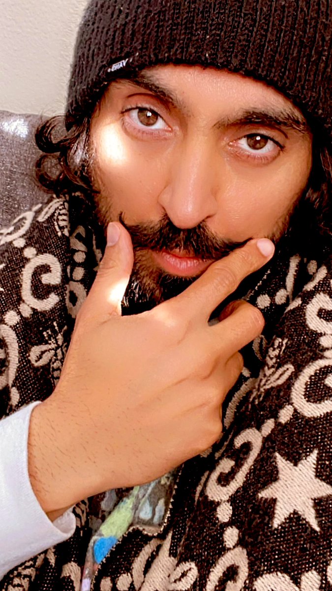 diljitdosanjh's tweet photo. Tan man Meraa Purze purze
 Jion Darzee deaan leraan hoo

Leraan dee gal kafanee paa ke
 Ralsan Sang Faqeeraan Hoo https://t.co/8GVJG91aRp