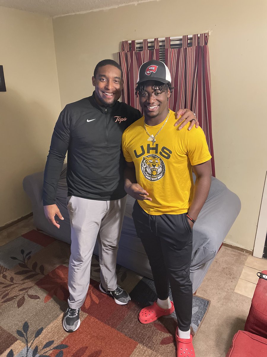 Derrickgraham_8's tweet photo. Great in home visit from @Enrique__Davis @WKUFootball https://t.co/aPdy5aGDg9