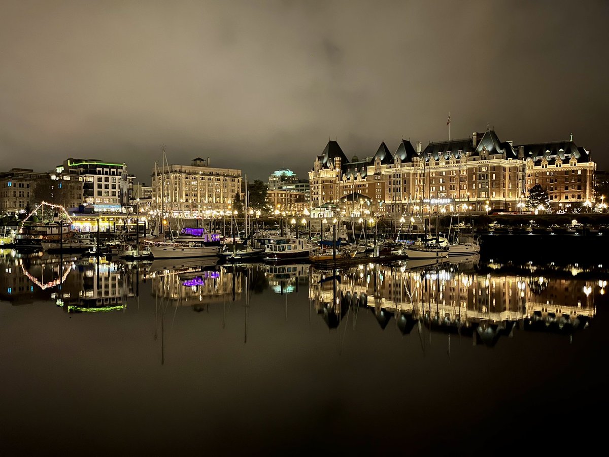 Absolutely stunning, still, peaceful and perfect for a Friday night! @CityOfVictoria @FairmontEmpress @TourismVI @myDVBA @gvicharbour #yyj