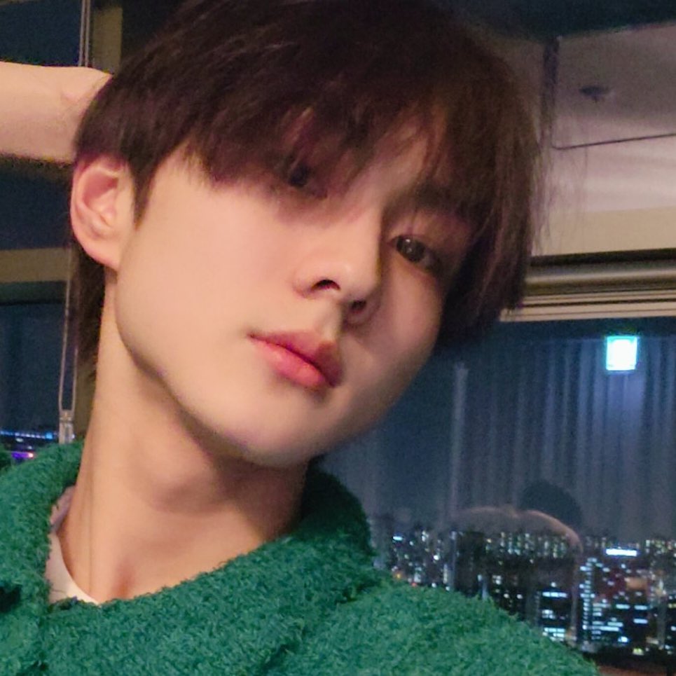 พนันกันป่ะ คนในเงาคือเจย์😏