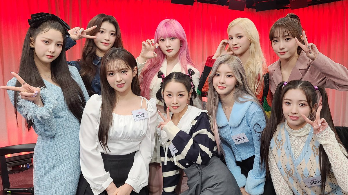 KEP1ERPeru's tweet image. 『INFO』📢 Kep1er se presentará en MBC Show! Music Core el 15 de enero a las 3:15PM KST.

→ HORARIOS: 
12:15 AM 🇸🇻🇳🇮🇬🇹🇭🇳🇨🇷🇲🇽
01:15 AM 🇵🇦🇪🇨🇨🇴🇵🇪🇨🇺
02:15 AM 🇩🇴🇧🇴🇻🇪🇵🇷
03:15 AM 🇧🇷🇦🇷🇺🇾🇨🇱🇵🇾
07:15 AM 🇪🇸

(+)

#Kep1er #케플러 @official_kep1er