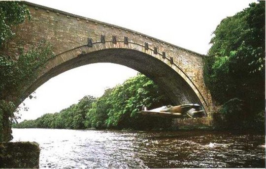 Two examples of pilot Ray Hanna's Spitfire low-flying prowess. (1/2)