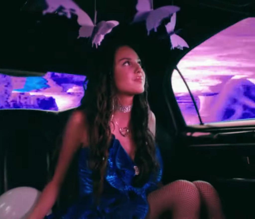 belikemessy's tweet photo. sour prom visuals >>>>>> https://t.co/tpRkwQ8I0m