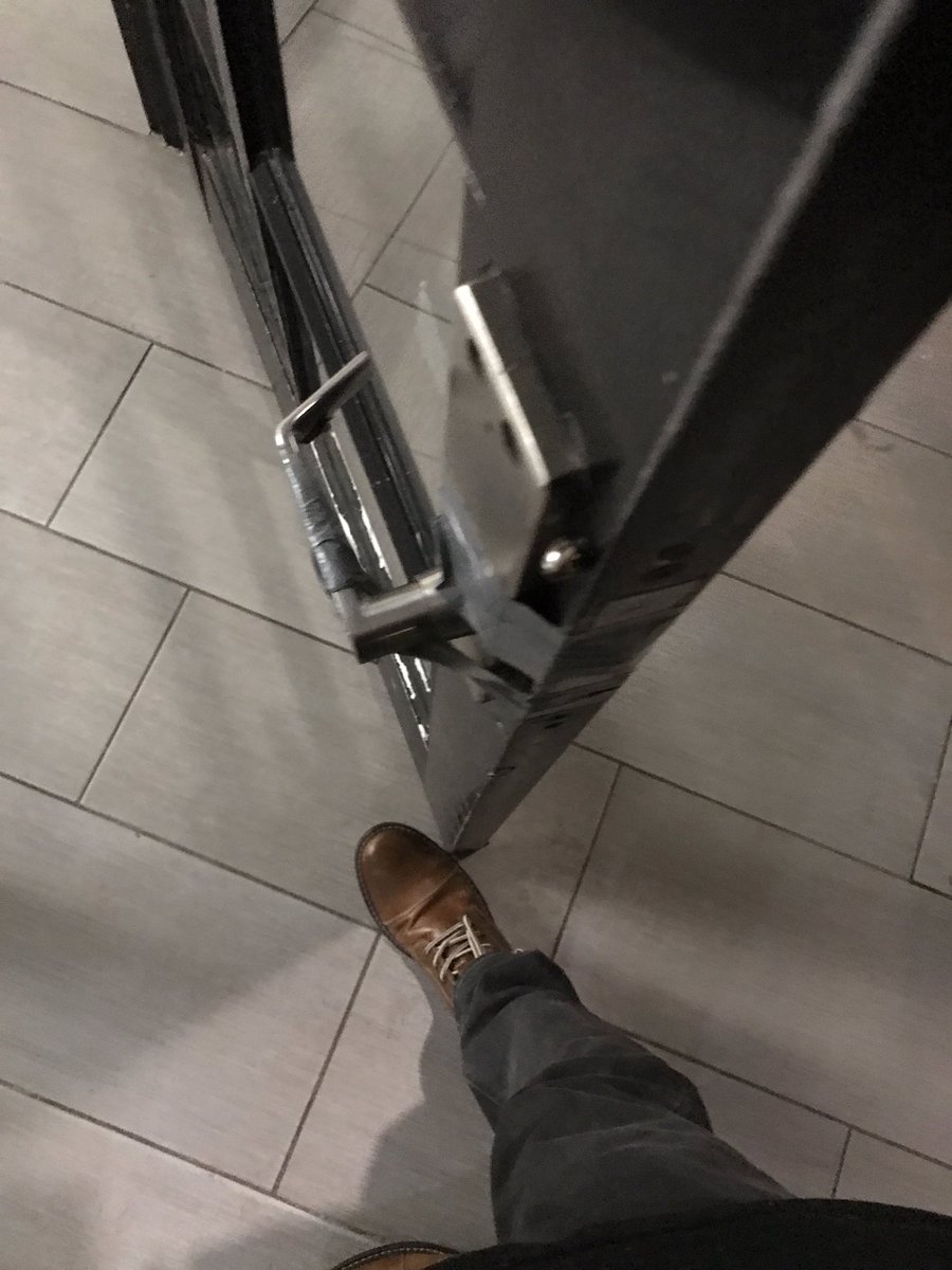 Need Help. The door to our apartment building has been open for the last month. #quintetnyc “The Crossing Complex”. They refuse to fix.