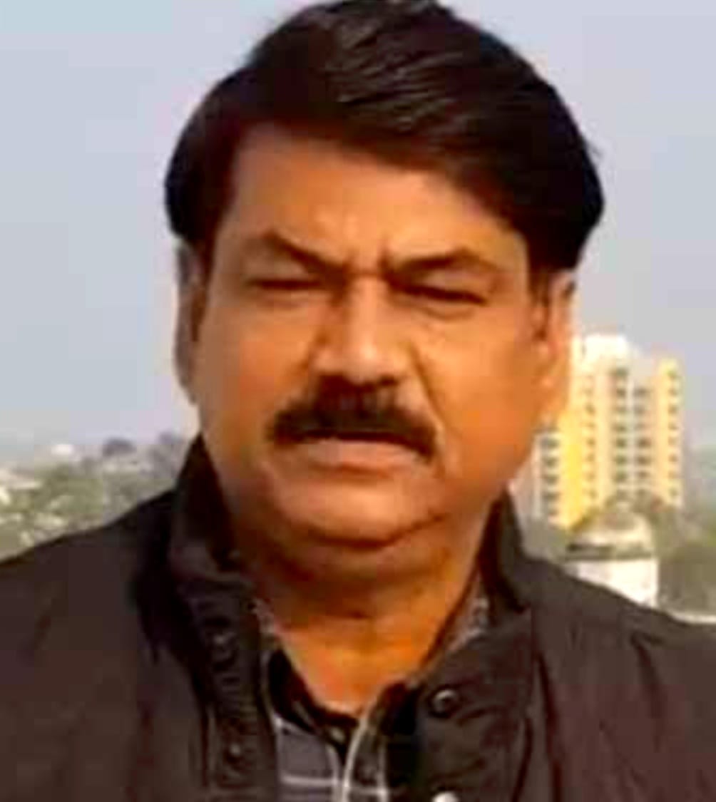 ShivaGopalMish1's tweet photo. जाने माने पत्रकार और अपने अलग ही अंदाज के लिए लोगों के प्रिय बन गए कमाल खान के निधन की खबर से स्तब्ध हूं ! भाई कमाल ने पत्रकारिता को जिस मुकाम और ऊँचाई पर पहुँचाया उससे नए पत्रकारों को सीखना चाहिए ! उन्हें सच्ची श्रद्धांजलि !
@RuchiKumar 
@ANI @CMOfficeUP https://t.co/dimXZuUHLM