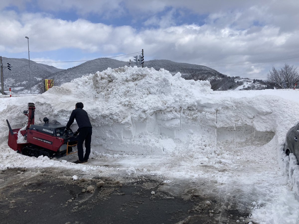 STILco_Official's tweet photo. サブウーファーの壁ではなく雪壁作ってます☃️ https://t.co/pd53llJWGi