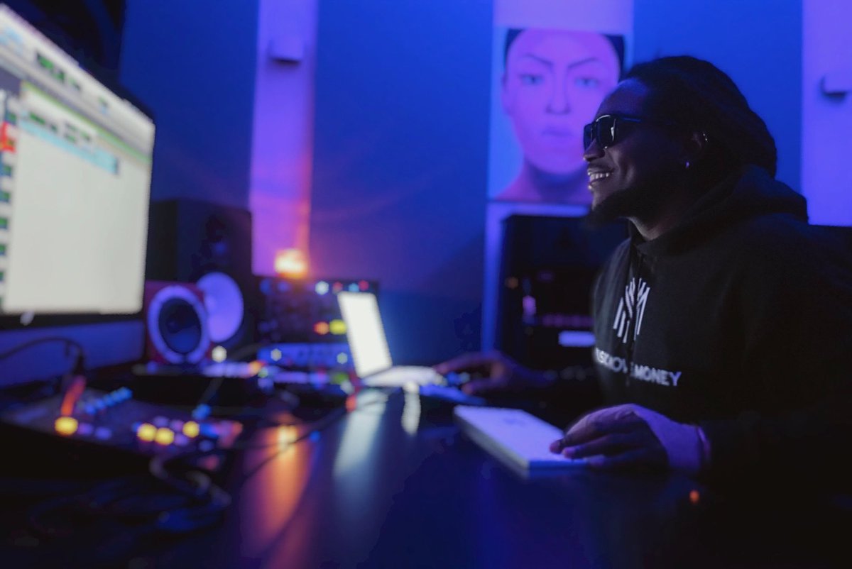 DJCMONEYMMM's tweet image. #MusicMovesMoney #MMM #FastLifeEnt