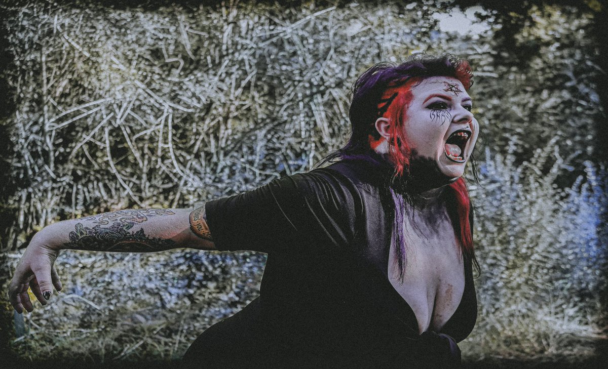 ReneeRocker's tweet image. Been dabbling a bit in photography. Fun photo from Halloween I took and edited of myself. Enjoy