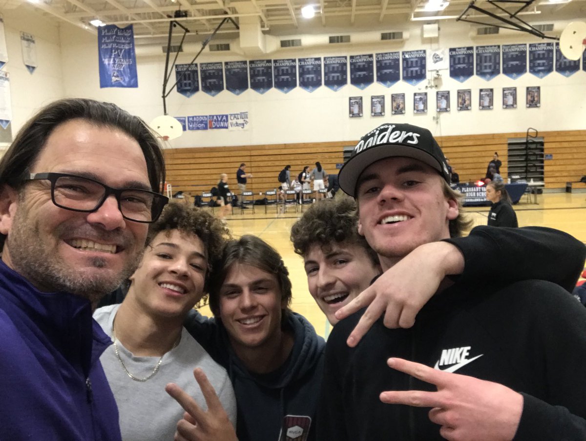 ferro2stars's tweet photo. Just enjoying a Friday night at a hs basketball game with some future Roadrunners. #goodlookingdudes #pvhs #goraiders #cheez https://t.co/5VdXae863G
