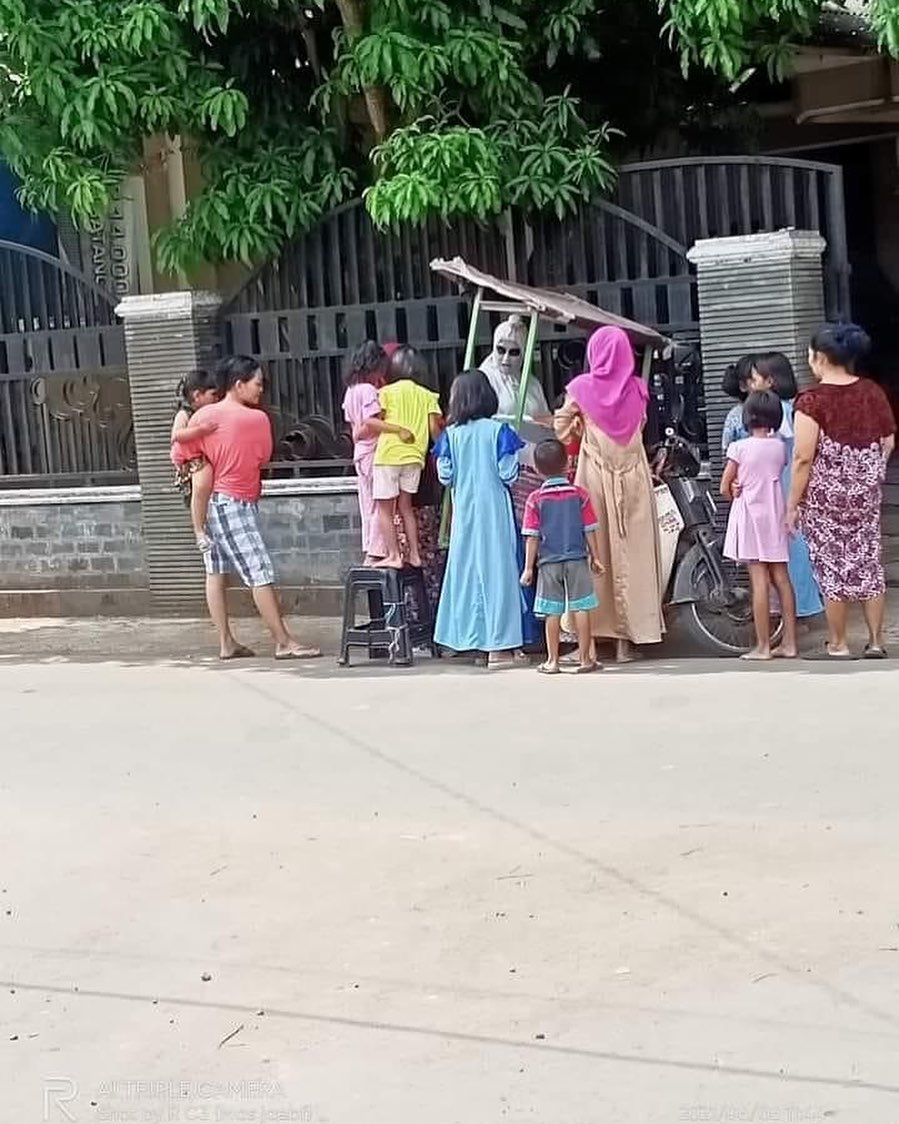 CrazyinINA's tweet photo. Just a normal day in Indonesia https://t.co/QUZGJk0S7K
