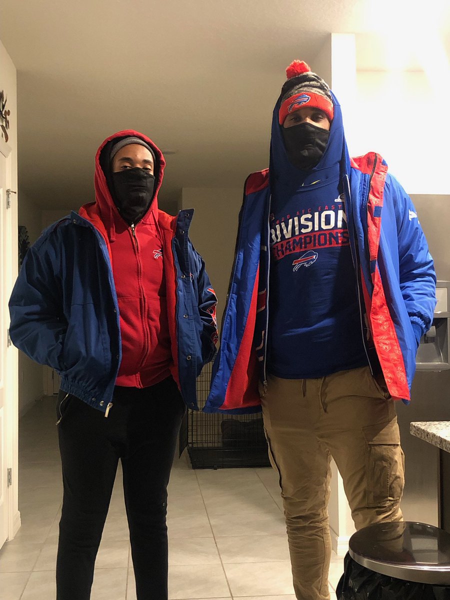 dpreese2313's tweet photo. We ready for this 10 degree weather tomorrow!! 😤🥶 #BillsMafia #floridaraised ☀️🌴 https://t.co/h1YI3jhJYj