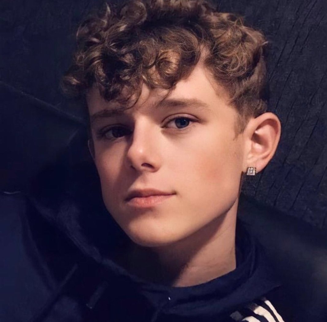 RourkNirin's tweet photo. Face shape, eyes, nose, mouth Beautiful 🥰🥰🥰
@rourkesdiamonds

https://t.co/vXYoRWARe0
https://t.co/NNiGMoH28P

#Rourke  #Rourkecomeback
#Twitch
#TwitchdiamondRourke
#RourkeSteaming
#RourkesDiamonds
#weloveRourke
#welcomebackrourke
#Streamer https://t.co/dr3Wo3FEMq