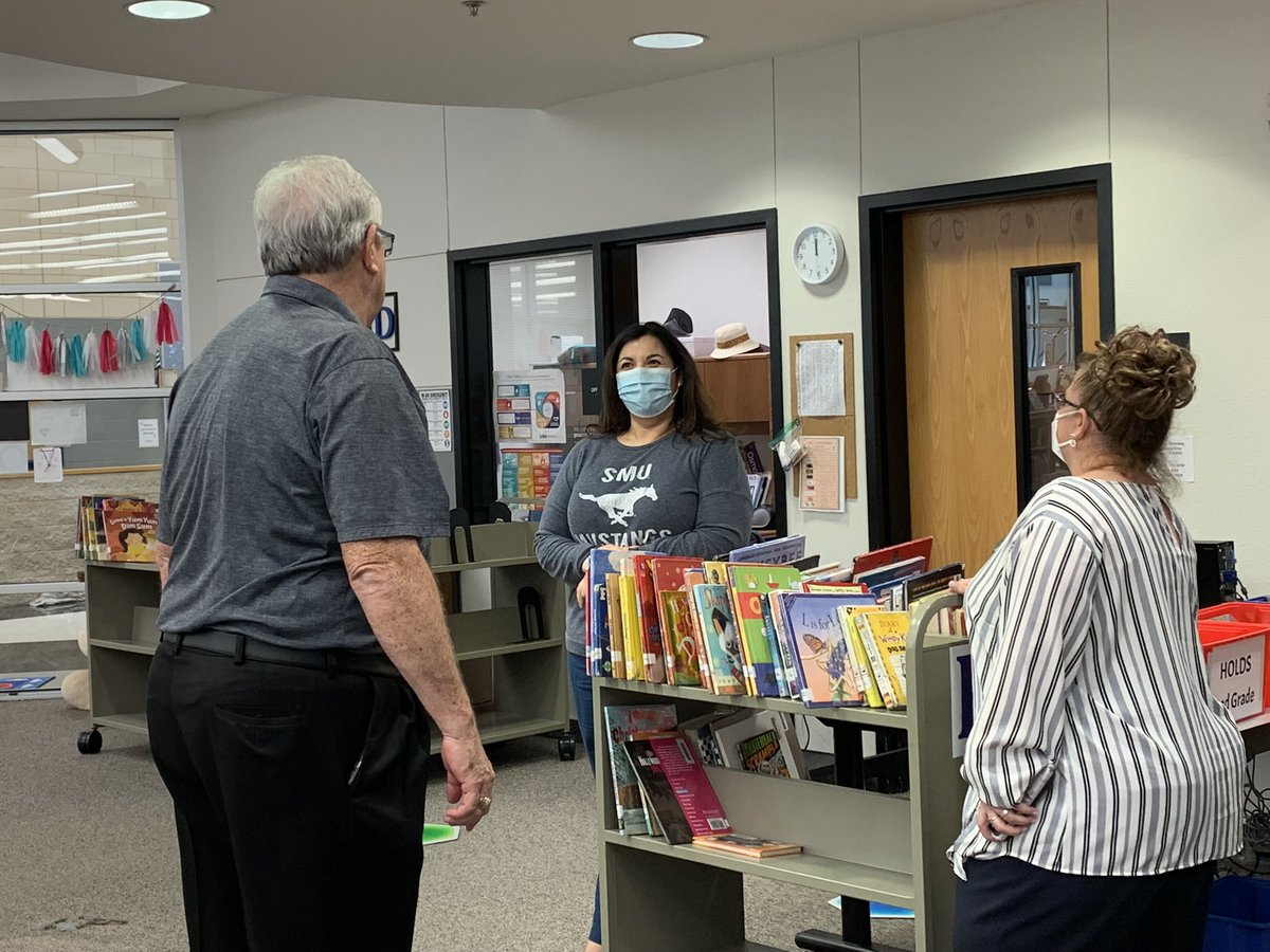 cthompsonLISD's tweet photo. Thank you @KROG55 for sharing inspiration, servitude, &amp; gratitude with our teachers @CoyoteRidgeES  yesterday! https://t.co/e7FSI2jeR9