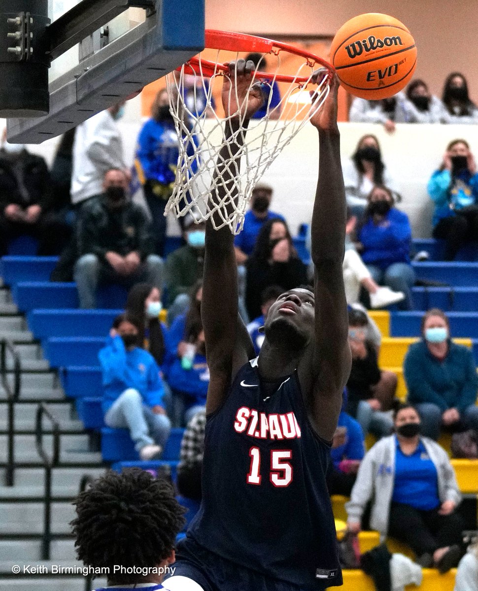 photowkb's tweet photo. Bishop Amat takes on St. Paul during a prep basketball game at Bishop Amat High School. @cifss #cifss #bishopamat #stpaul #basketball #photography @SGVNSports https://t.co/qpsab22O0j