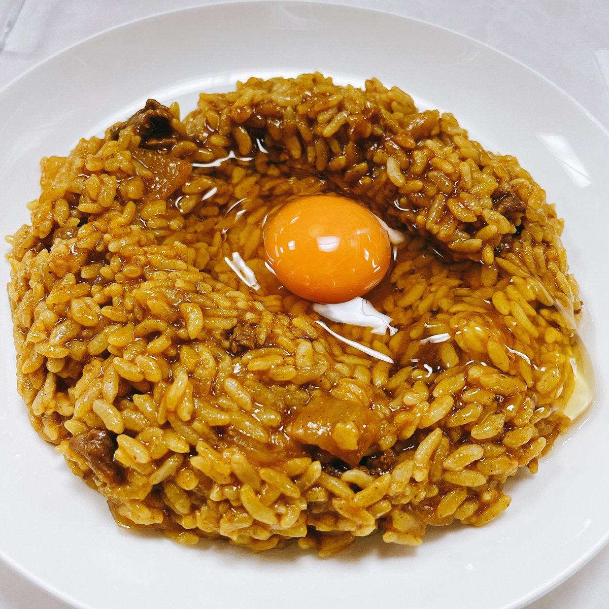 この前大阪に行ってきたけど初めて自由軒に行きました。店の雰囲気、味も好きでした。それにしても最近はコロナが増えてきて怖いですね。経済的にも健康的にも被害が少ないことを祈りたいです。