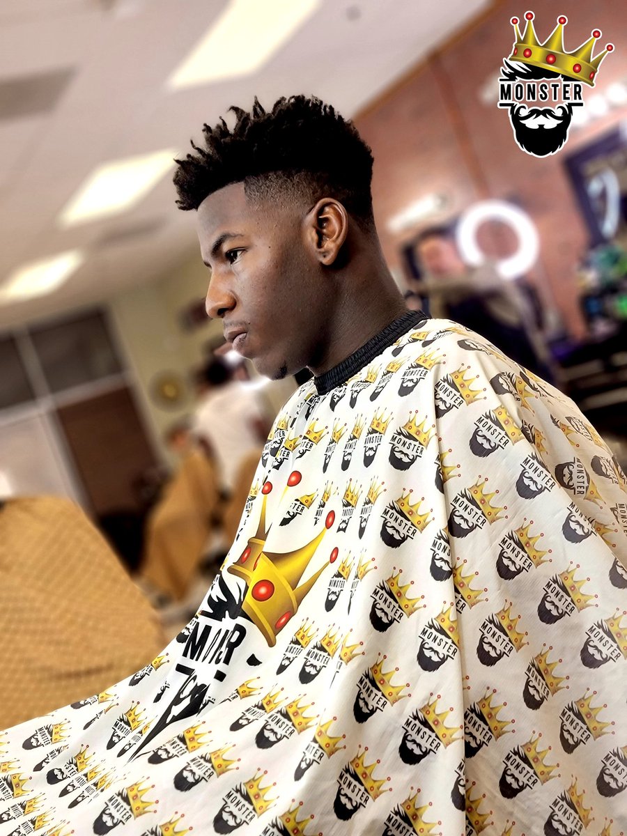 MonsterThaBarb1's tweet image. Welcome to the O my boy...we #UCFamily now! #UCFresh #UCF #KnightNation #Football #Orlando #changinglivesonehaircutatatime #LB #GusBus #Kentucky #BOOM