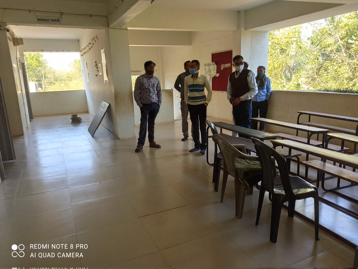 BorSchool's tweet photo. કુંભરવાડી પ્રા. શાળા સ્ટાફ દ્વારા બોર પ્રાથમિક શાળા  ની મુલાકાત.... https://t.co/Xf0mrBkf9c