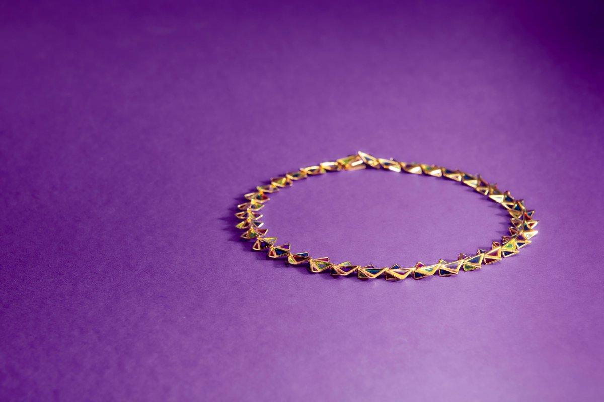 Have you met our Clara collection yet? It's named after pioneering stained-glass artist Clara Driscoll, and you'll see why when you hold it up to the light 🍁

#SimonHarrisonJewellery #ivyjewellery #pliqueajour #enamelnecklace #ivynecklace #designedinlondon #smallmaker