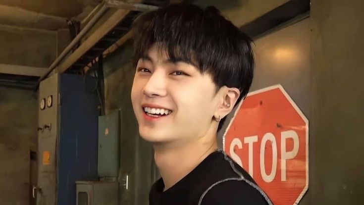 jjayegle's tweet photo. `` Todays mail💌 ``
• Jay laughed and that side profile became my favorite🌻 https://t.co/W2WW8tyZ1H