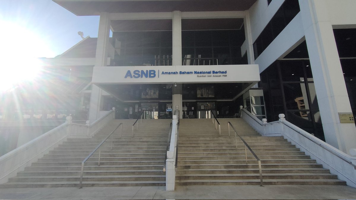 Untuk yang belum ada akaun ASB, ni aku nak ajaq cara nak daftar akaun ASB sekali dengan apps myASNB.

Ini adalah untaian tibahhh ~
