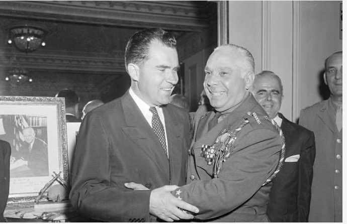 dingdingsolo's tweet photo. Me, President Nixon and a #heterosexual General! #MOBI #LCX #GINACOIN #ODD https://t.co/lRbN2Mv0oN