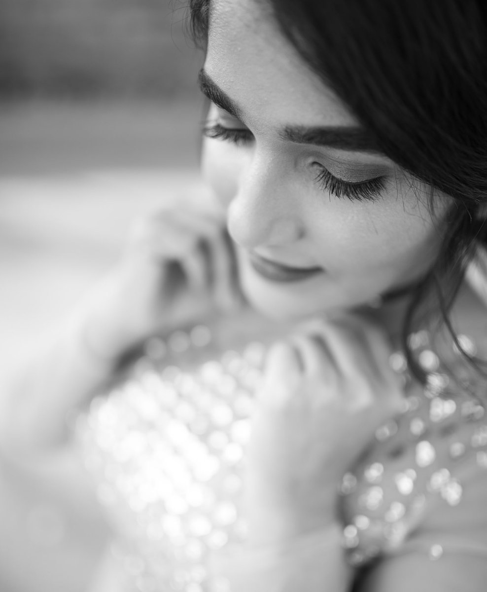 divya_uruduga's tweet photo. I love this picture from the series 💕

💛🖤

👗: @pixie_yard_couture_studio 

📸: @vasukikarkone 

#divyauruduga #divyau #du #D #uruduga #DU  #DUvians #thirthahalli #d #shivamoga  #arviya #arviyans #arya #preetiirali #live #love #laugh  #peace #positivity #🧿 https://t.co/MLpCTHqKTC