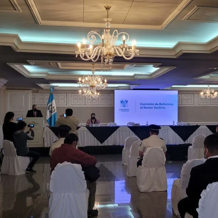 DcAudiovisuale2's tweet photo. Rendición de cuentas y entrega de informe del período 2021-2022 de la @CRSJusticia del @CongresoGuate.
📌Hotel Royal Palace, Salón Monarcas
 @CRSJusticia 
#SectorJusticia https://t.co/ZbGuqEpw8t