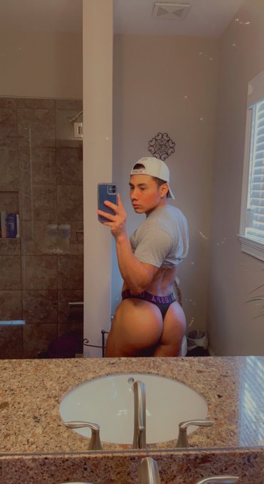 Watch ERICKITO BUBBLE 🍑's leaked NSFW photo on TwXstars