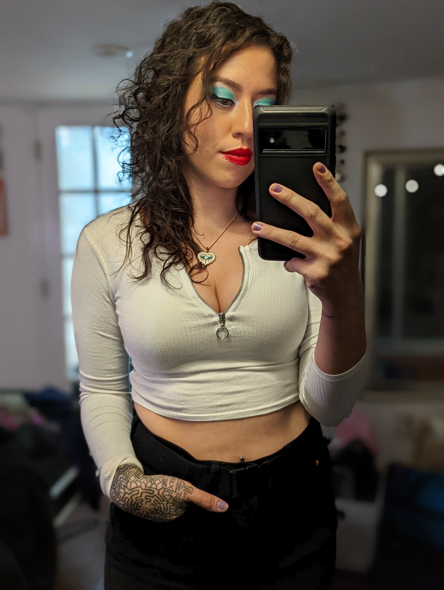 2 pic. hellloooo, I am back. Send me a DM if you have missed me. https://t.co/fz3zVAkPBL