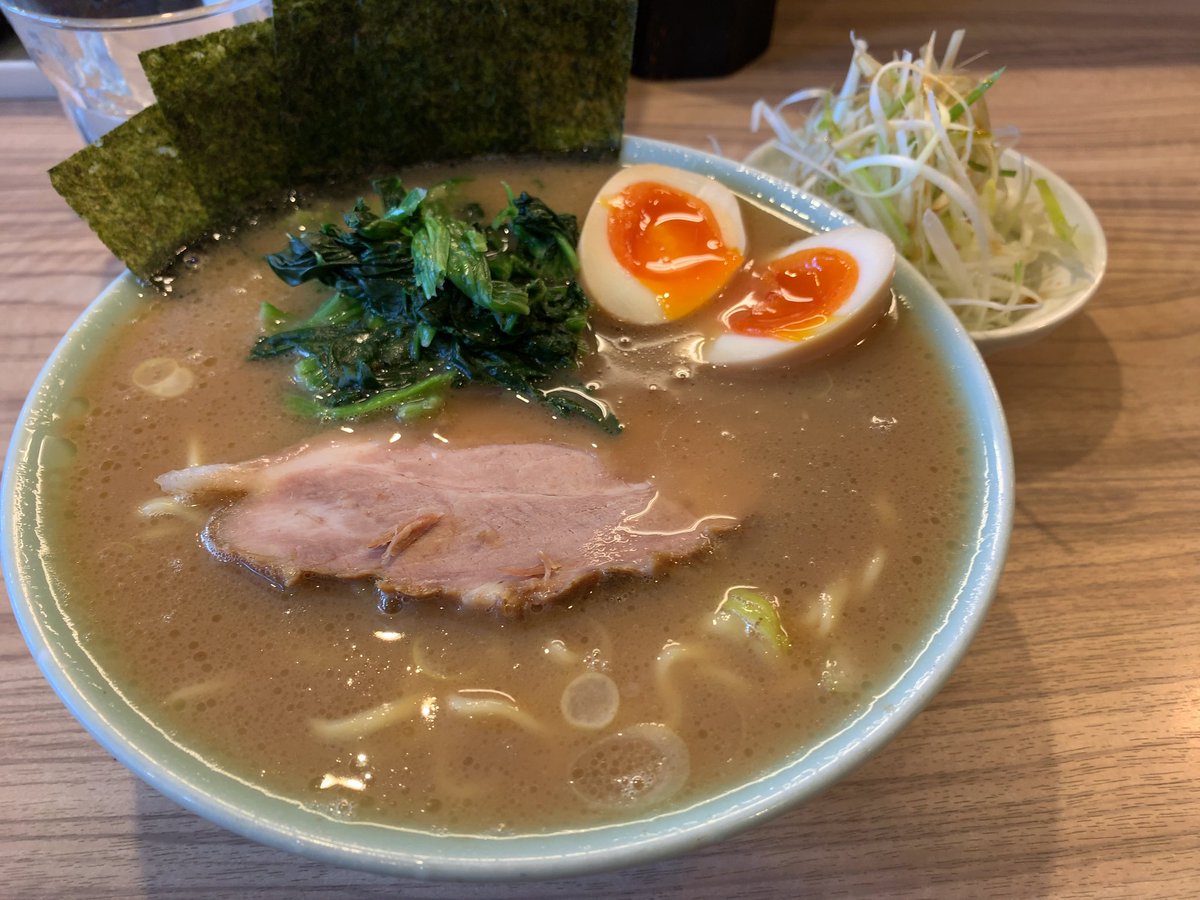 馬入の帰りに清水家へ。 今年初で、ちび助は初めての訪問。 スープの量にビックリしてた（笑） 油少なめ、味玉、ネギ。 ご馳走様でした、今年もお世話になります！