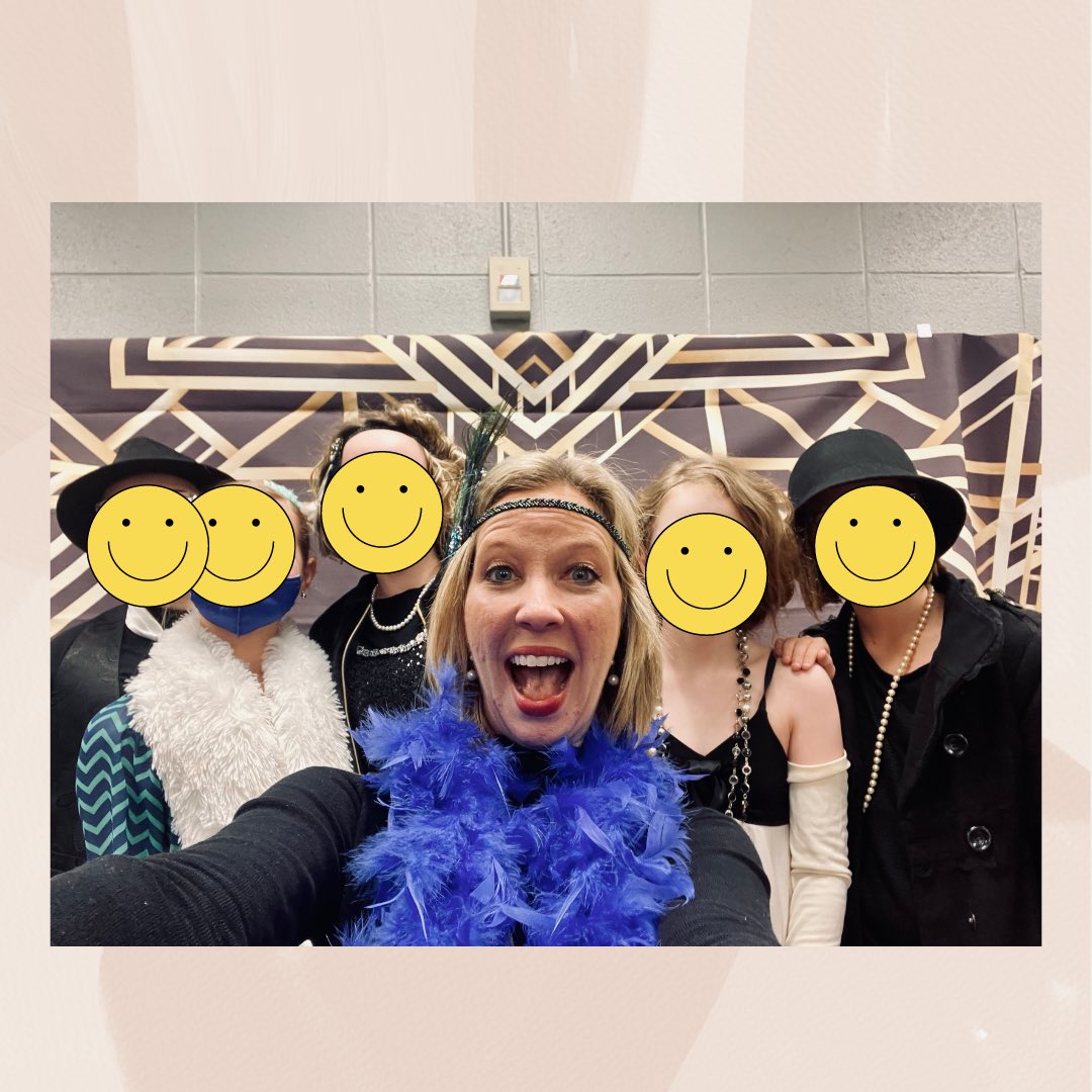 JennaFleming81's tweet photo. Roaring 20s day was the bees knees for our 5ths! We had a swell time learning the Charleston. 💃🏻@WeAreUnionSTEAM #fleming5thforce https://t.co/JE5VO07TEJ