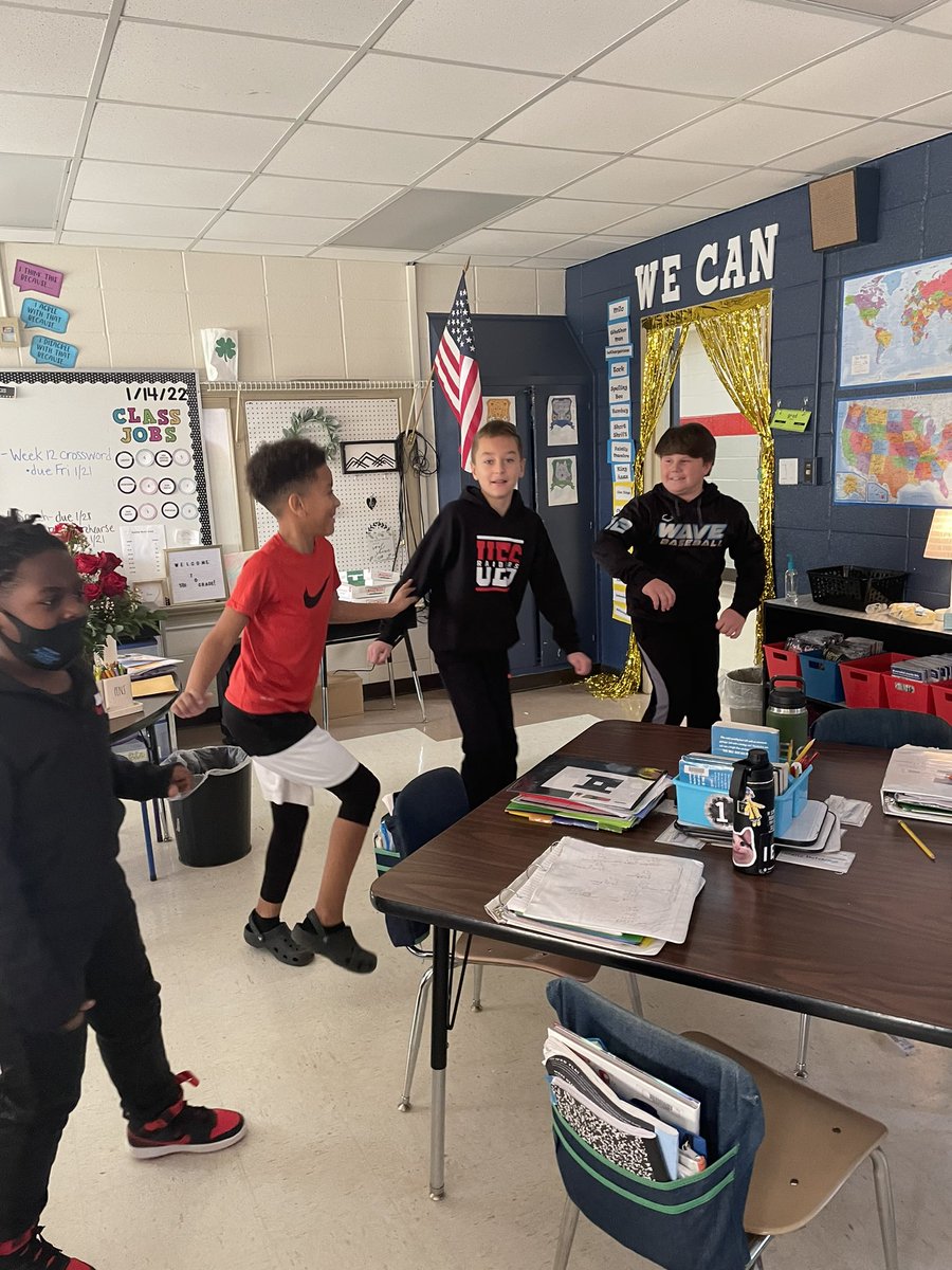 JennaFleming81's tweet photo. Roaring 20s day was the bees knees for our 5ths! We had a swell time learning the Charleston. 💃🏻@WeAreUnionSTEAM #fleming5thforce https://t.co/JE5VO07TEJ