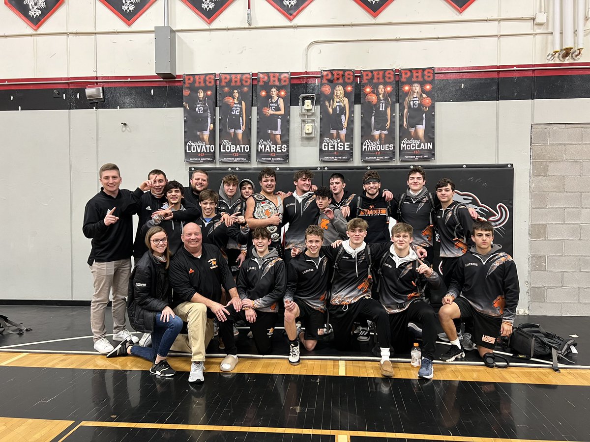 GLWRESTLING_'s tweet photo. This team has an unreal amount of heart! #StayTogether #HeldSmash
Final: Latrobe 34 - Pomona 33 😤
Still more wrestling tomorrow in the tournament! https://t.co/RRbfKCaXd6