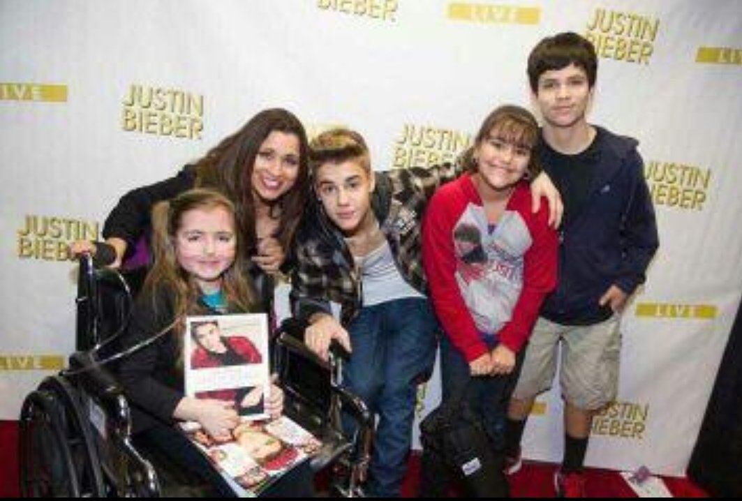 AAEFLACK's tweet photo. Wow! Exactly 9 years ago today I had the opportunity to meet my childhood idol @justinbieber Thanks to @LatinWorker and @KENS5 @jeff_goldblatt for making it all happen! https://t.co/8OcDE63Puf