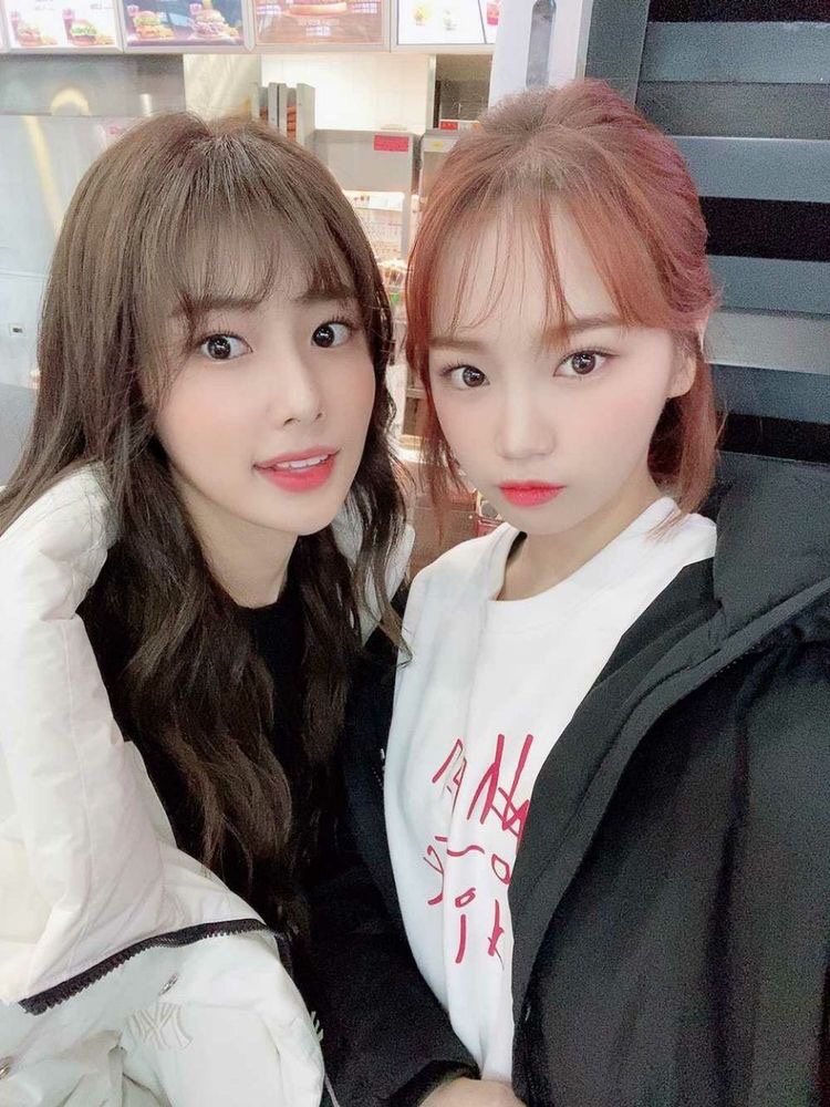 hourlykcw's tweet photo. #CHAEWON #김채원
with @hyewonhrly <3 https://t.co/iAHiMSQ7gP
