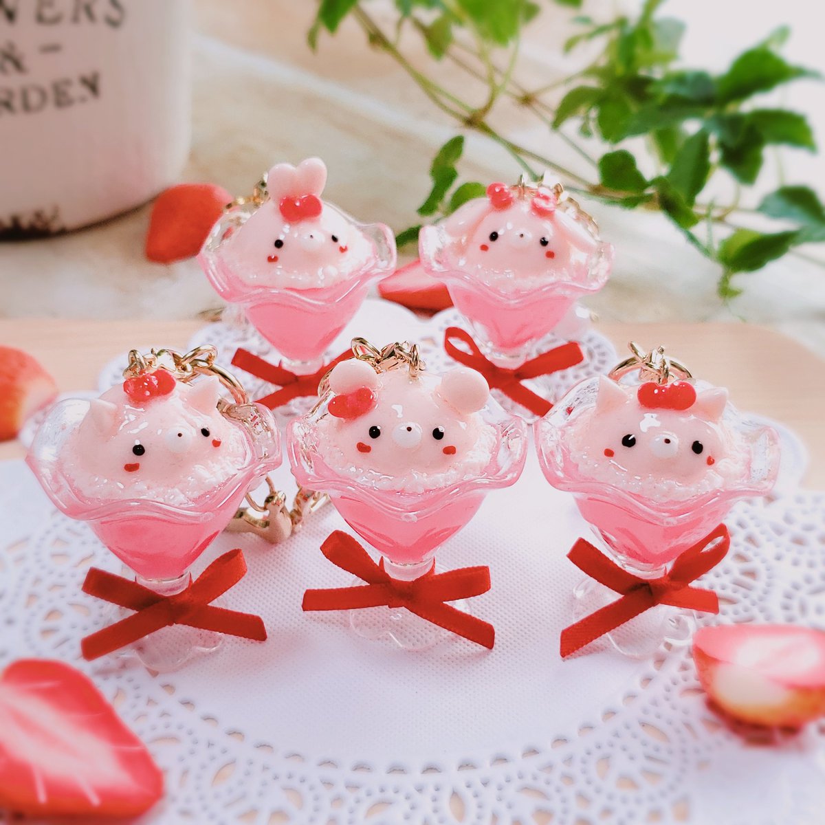 Lamourenrose22's tweet photo. 🍓♥️🍓♥️🍓♥️🍓♥️🍓♥️🍓
#いちごの日 

🍓イチゴ大好き😍💓💓

イチゴ🍓好きな人♥️仲良くしてください♥️

🍓♥️🍓♥️🍓♥️🍓♥️🍓♥️🍓
#ハンドメイド 
#ハンドメイド好きさんと繋がりたい 
#イチゴの日 
#苺
#猫 https://t.co/Kn96hcmla6