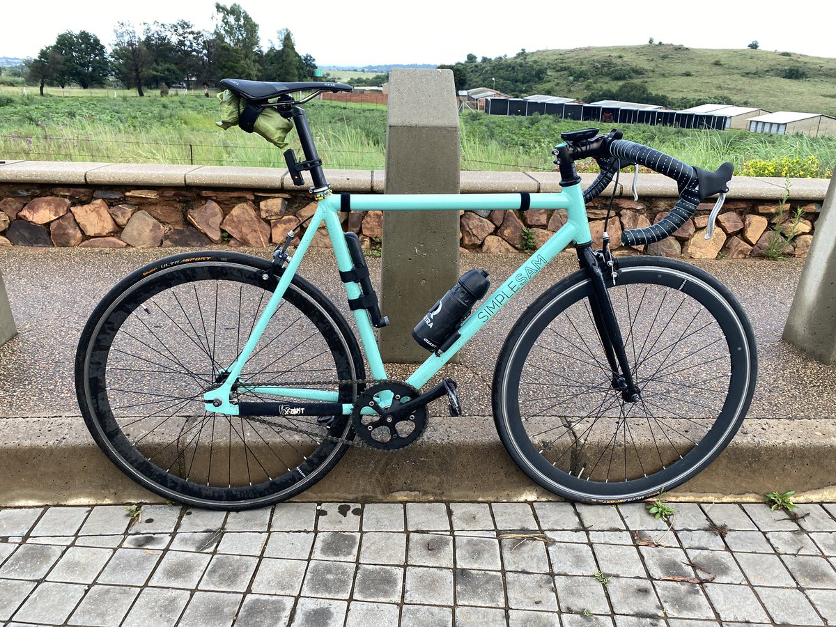 PedalRaymond's tweet photo. #SingleSpeedOnSaturdayAtSix
Fun but a bit damp.
@SimpleSamBikeCo
#MintSAM
(No it’s not a Bianchi!) https://t.co/xa6W9uVVje
