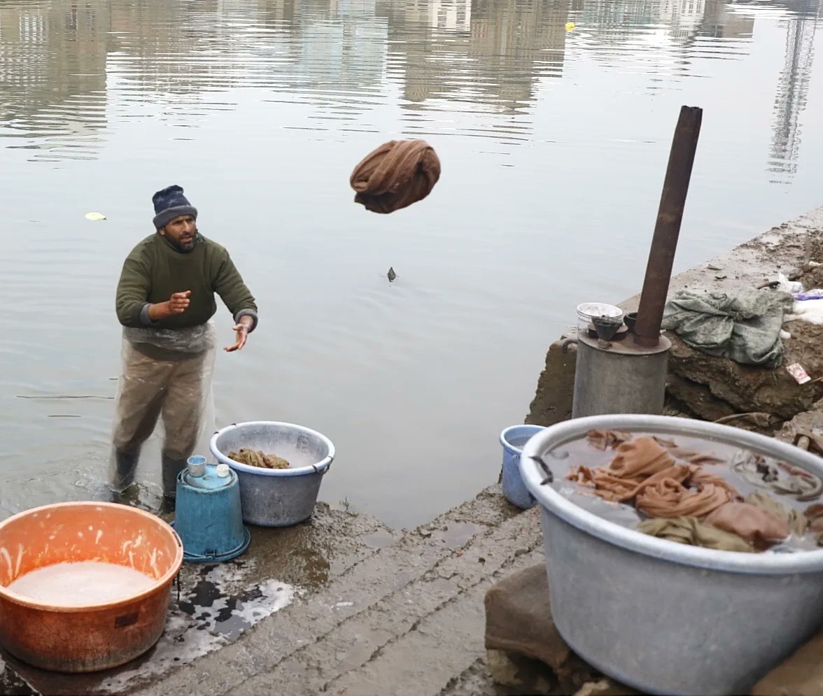 washermen in Srinagar doing laundry at river jhelum in Srinagar amid bitting cold.<a href="/umeerasif/">Umer Asif</a>
