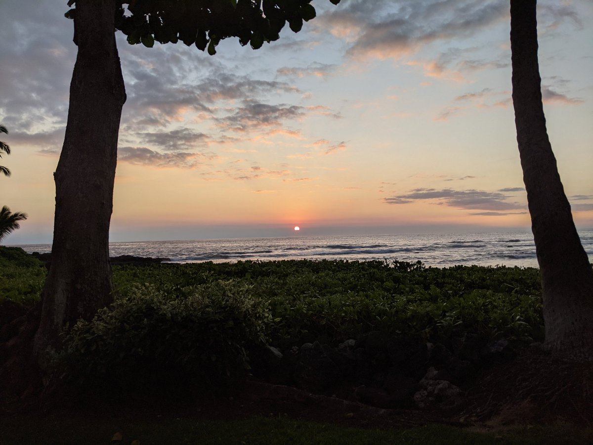 moxrg's tweet photo. @ohNexx @XSET I sure am Mr. G. Here is the most recent sunset! (It got blocked by some pesky clouds) https://t.co/DfXxAGxSS7
